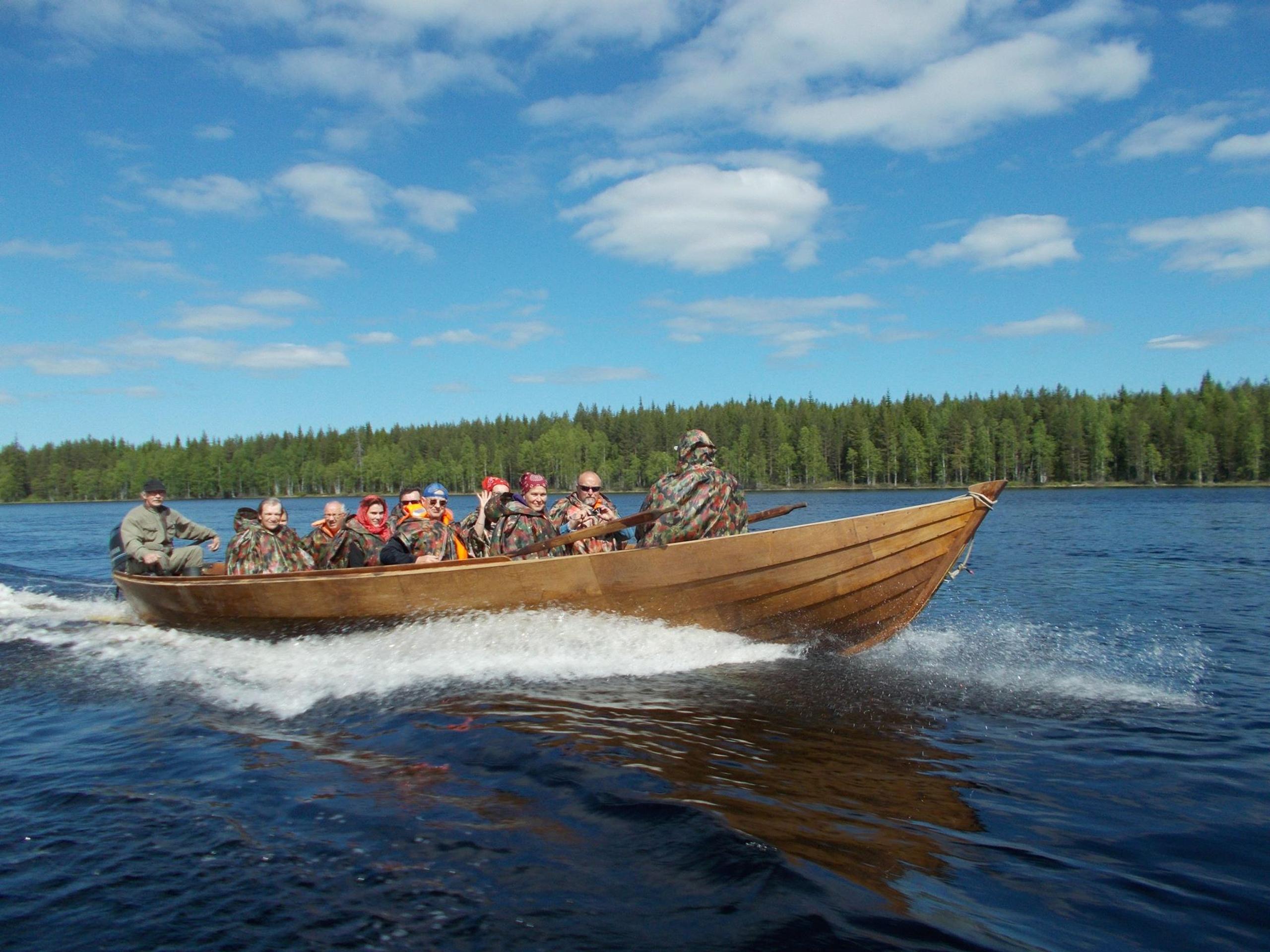 Koskenlasku Puuveneellä Ryhmille | Äksyt Ämmät